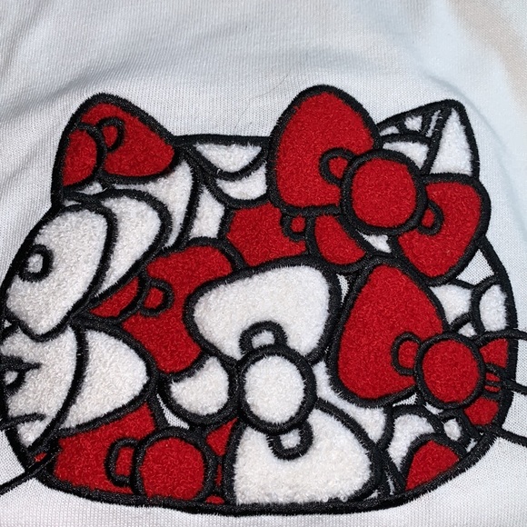 E Hyphen World Gallery Embroidered Hello Kitty Cropped Shirt - Picture 9 of 9